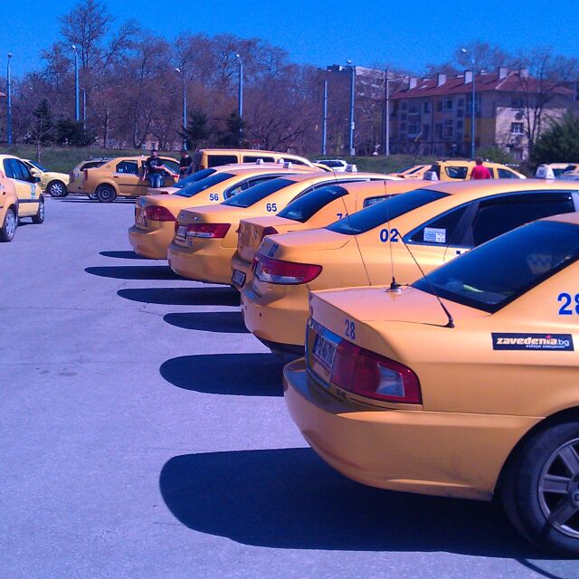 Пловдивските таксиджии се вдигат срещу връщането на патента