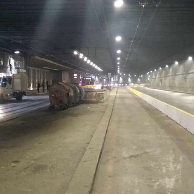 Спряха движението в тунела на НДК заради гъст дим