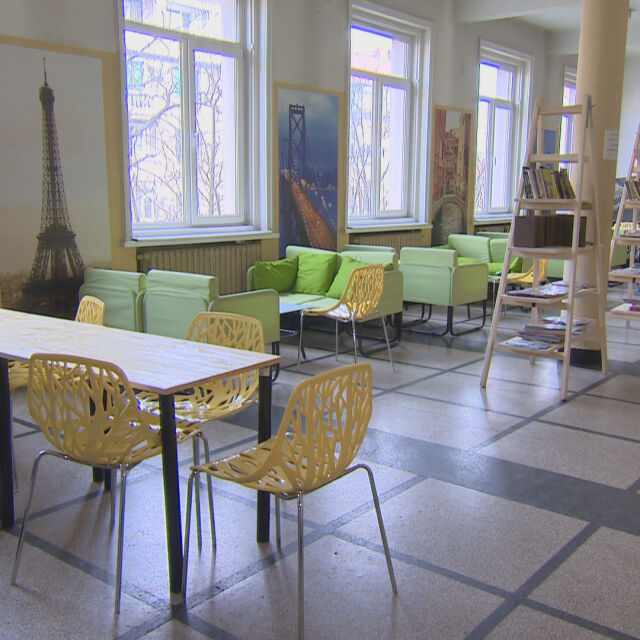 Как ученици преобразиха коридорите на Френската гимназия в София?