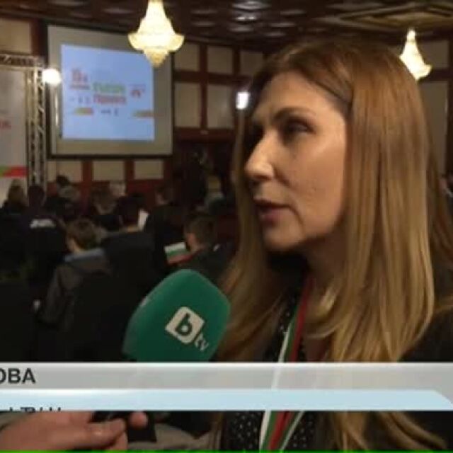 Репортерът на bTV Дани Атанасова беше отличена като част от „Достойните българи”