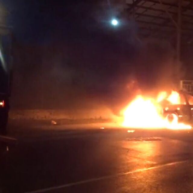 Полицейска кола горя край Симитли