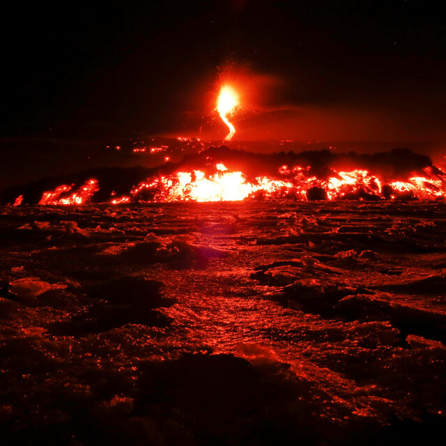 Екип на Би Би Си пострада при експлозия във вулкана Етна