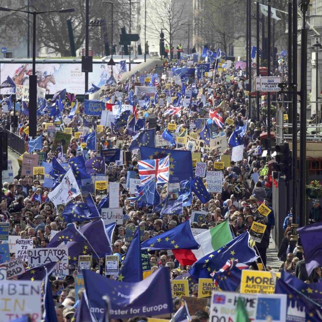 Хиляди на протест в Лондон срещу брекзит (ВИДЕО И СНИМКИ)