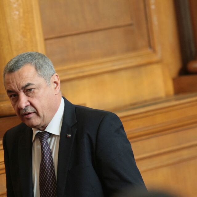 БСП иска оставката на Валери Симеонов, той не я дава (ОБЗОР)