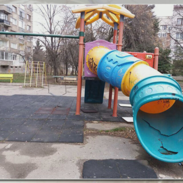 МРРБ: Затяга се контролът на детските площадки