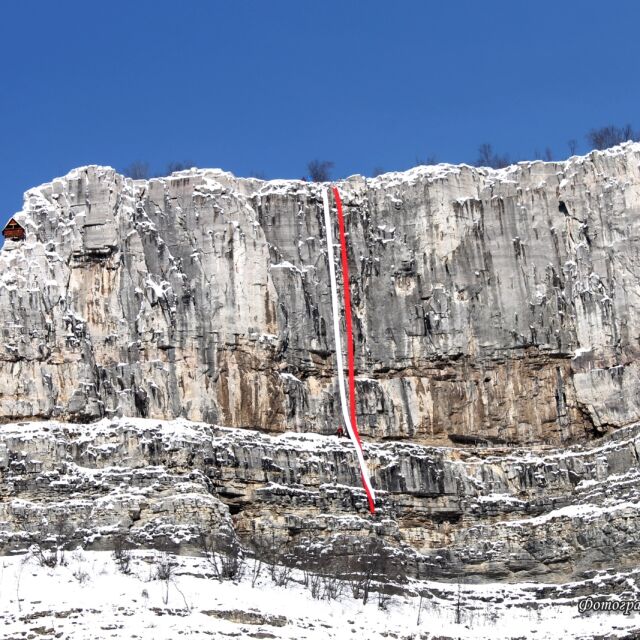 40-метрова мартеница украси скалите до Гара Лакатник