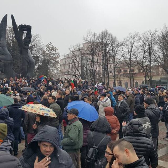 Заради д-р Димитров: Хиляди скандират „Свобода!” в Пловдив (ОБНОВЕНА)