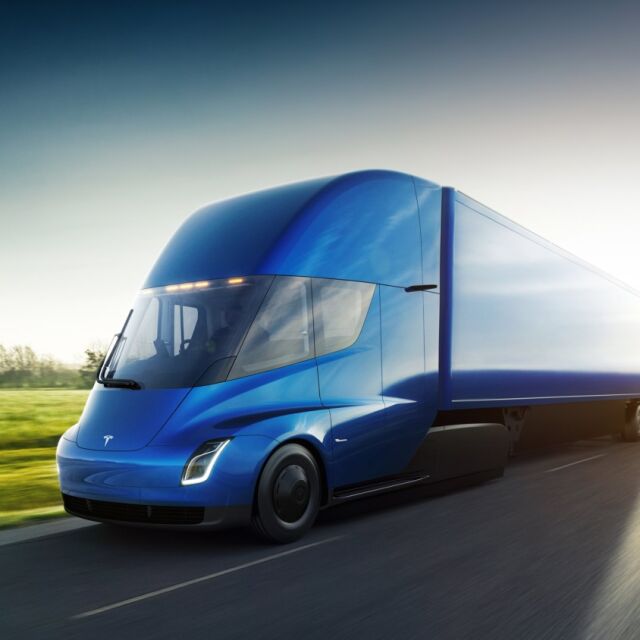 Камионите на „Тесла” вече са на път