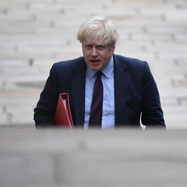 Британският външен министър Борис Джонсън подаде оставка