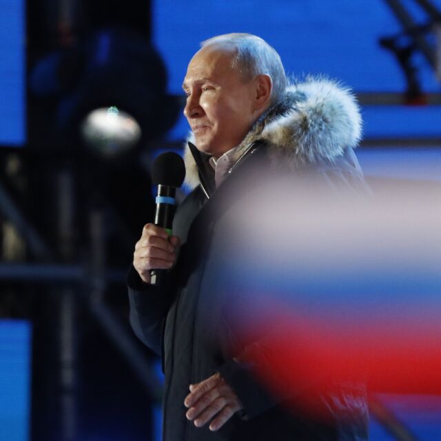 Владимир Путин отпразнува победата си на митинг за Крим