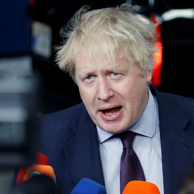 Борис Джонсън свиква извънредно съвещания заради европейските мерки срещу новия щам