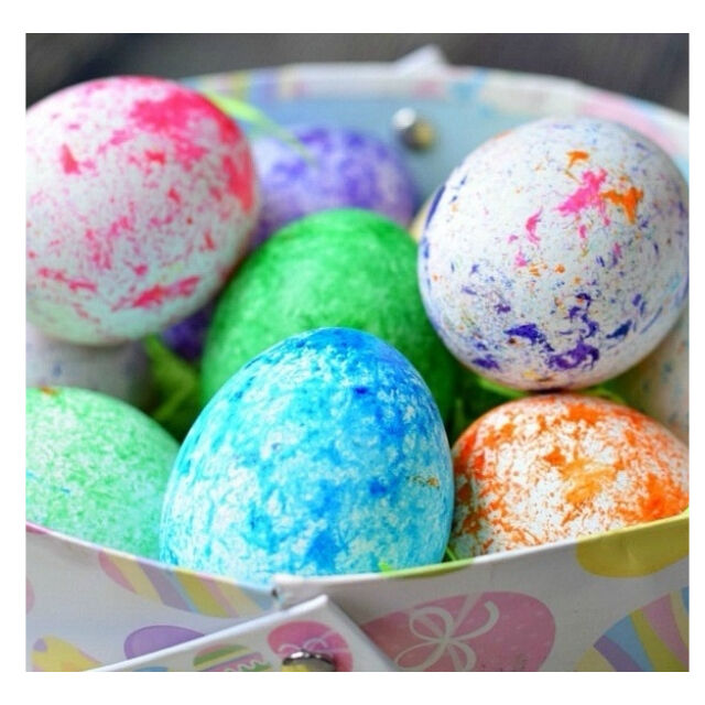 Как да боядисате великденските яйца с обикновен ориз (СНИМКИ)