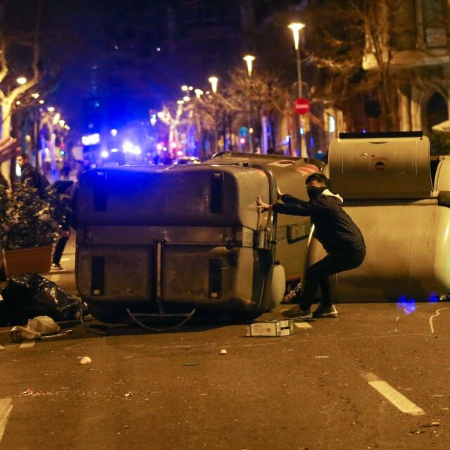 Над 50 души пострадаха при сблъсъци на протеста в Барселона