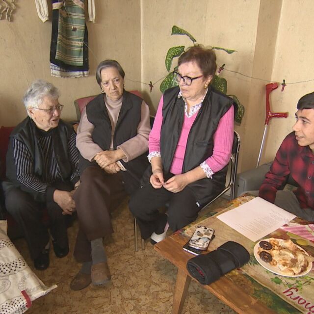 „Вярваме в доброто”: Доброволци гостуват на живеещите в дом за възрастни в Пловдив