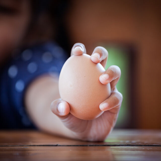 Как да обелите яйце за по-малко от 10 секунди