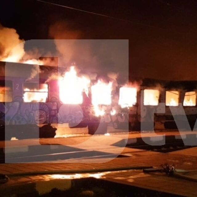 Пътническият влак София – Бургас се запали, няма пострадали (СНИМКИ и ВИДЕО)