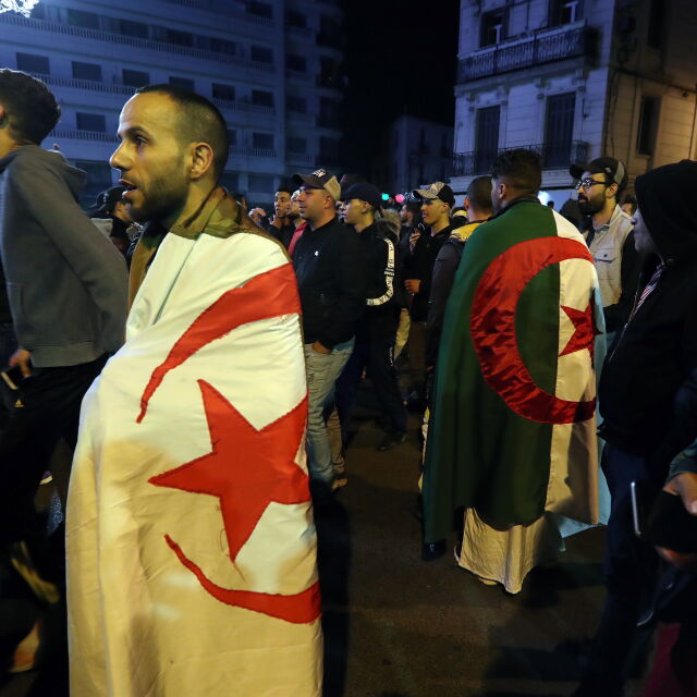 Масови протести в Алжир срещу президента Бутефлика