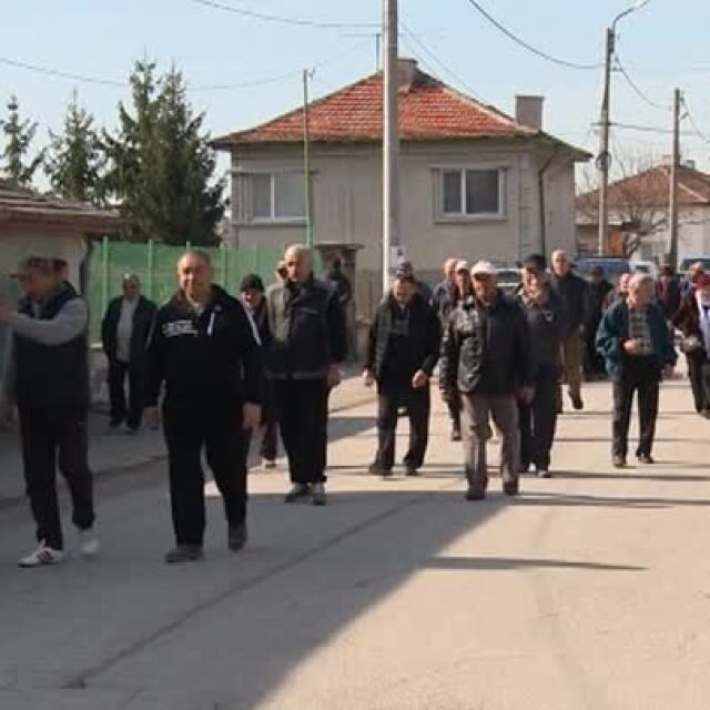  Протест за асфалт в хасковското село Стамболийски