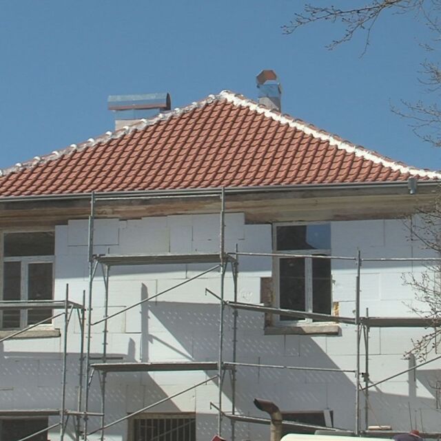 Обществена поръчка за ремонт на покрив, който вече е ремонтиран