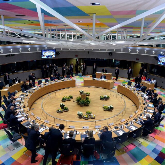 Лидерите от ЕС обсъждат няколко варианта за отлагане на брекзит