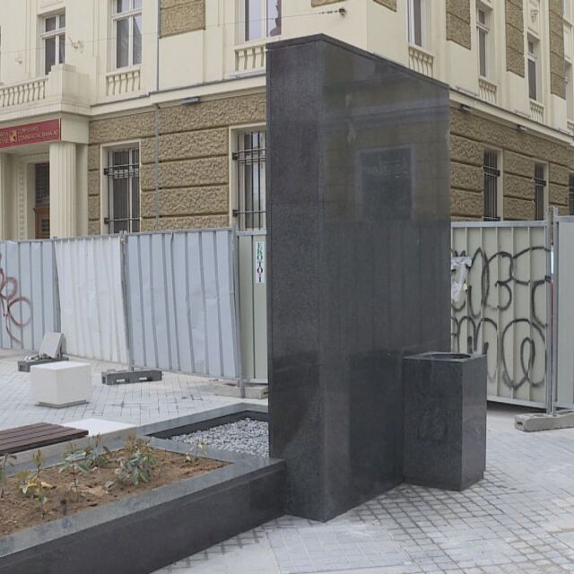 R.I.P. площад „Гарибалди”: 5 варианта за употреба на новия монолит в центъра на София