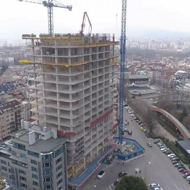 Строежът на небостъргача „Златен век” продължава