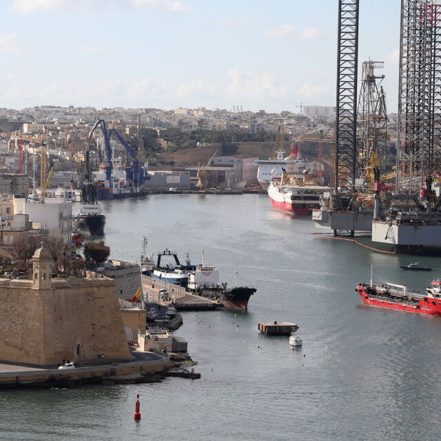 Малтийските власти освободиха танкер, отвлечен от мигранти 