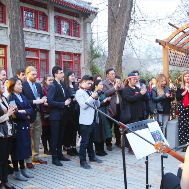 Български студент в Пекин представи Момчиловци на официален прием