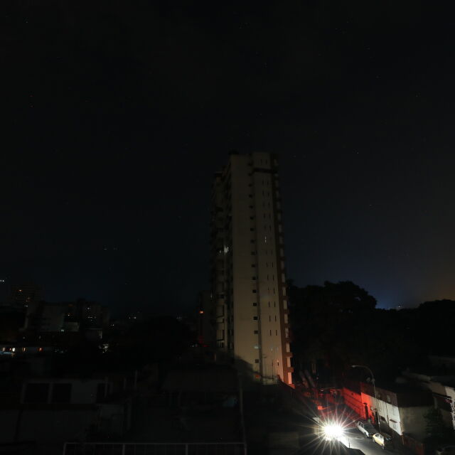 Токът във Венецуела отново спря