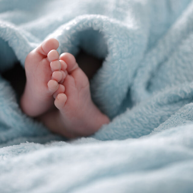 Млада майка е хвърлила бебето си от тераса в Златица