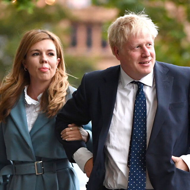 Британският премиер Борис Джонсън: влюбен, сгоден и в очакване на петото си дете