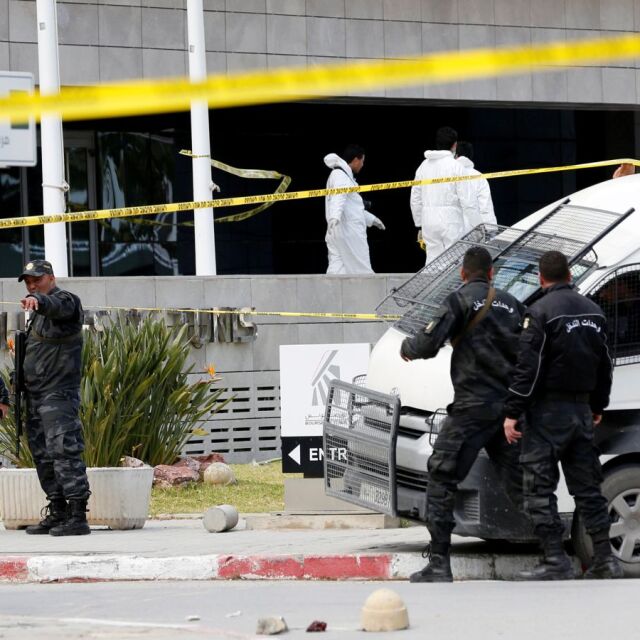 Атентатор се е взривил пред американското посолство в Тунис, има ранени