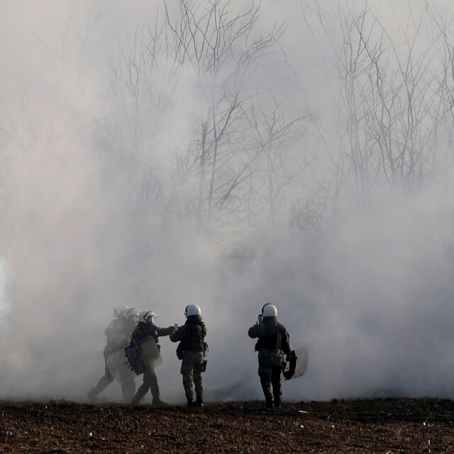 Сълзотворен газ и пушек от димки на гръцко-турската граница (ВИДЕО)