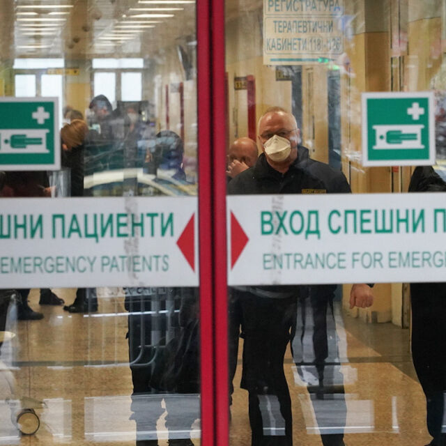 Служителите на „Пирогов“, контактували с жертвата на коронавируса, са под домашна карантина  