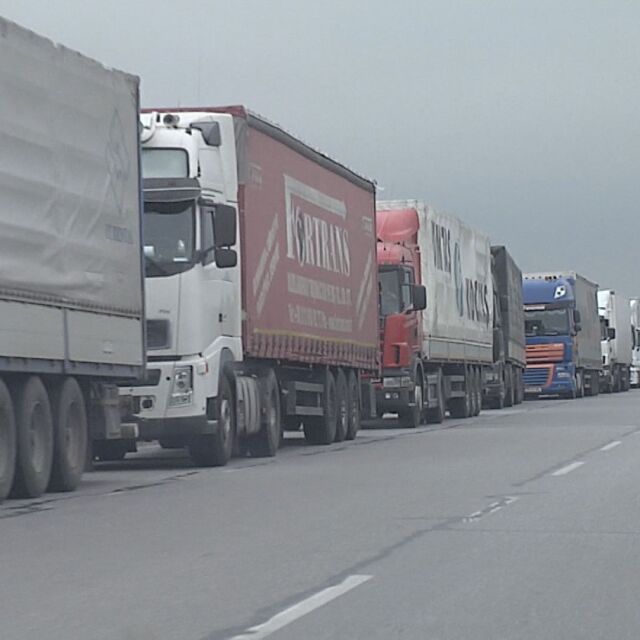 МВнР: Сърбия отвори границата за транзитно преминаващи