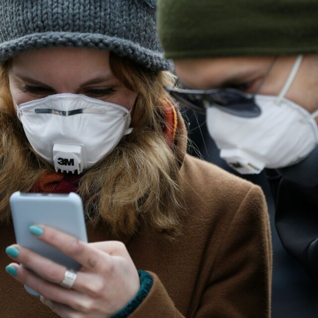 Носенето на маски на открито в Чехия става задължително