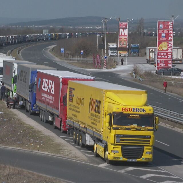 Опашката от камиони на ГКПП "Капитан Андреево" вече надмина 40 км