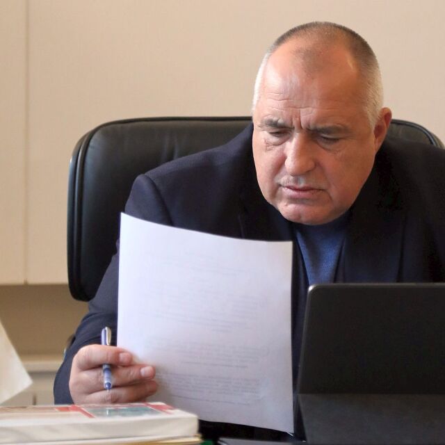 Бойко Борисов има седмица, за да реши как да действа с акциите на "Левски"