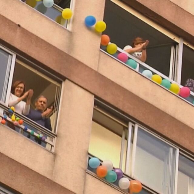 Парти на балкона: Испанците празнуваха вкъщи, за да повдигнат духа на лекари и пациенти