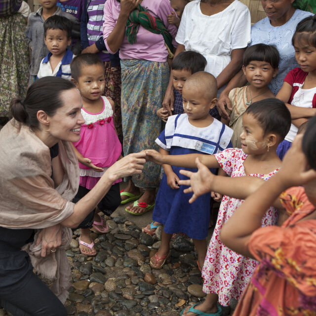 Анджелина Джоли помага на гладни деца с дарение от 1 милион долара