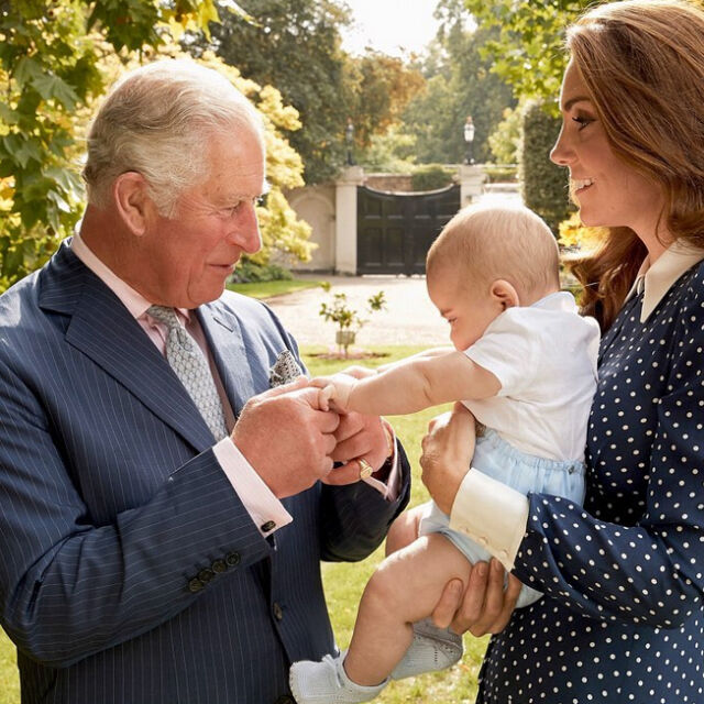 От принц Чарлз до 2-годишния Луи - как всички показаха подкрепата си за медиците 