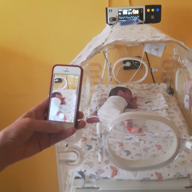 Заради COVID-19: Видеовръзка свързва родители и недоносени бебета