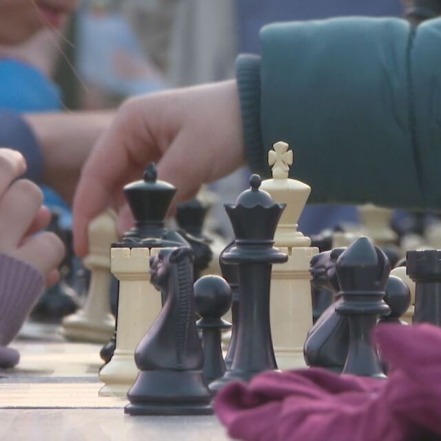 Най-големият шахматен клуб у нас остава без зала, членовете му излизат на протест