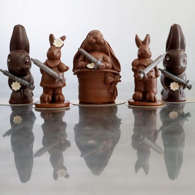 Послание за Великден: Шоколадови зайчета с "ваксини"