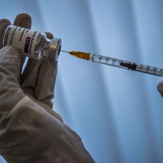 Трима медици от Норвегия са в болница с необичайни симптоми след ваксинация