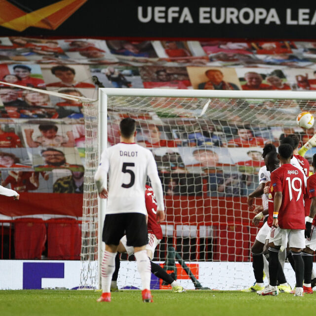 Късен гол запази интригата между "Юнайтед" и "Милан" за реванша (ВИДЕО)