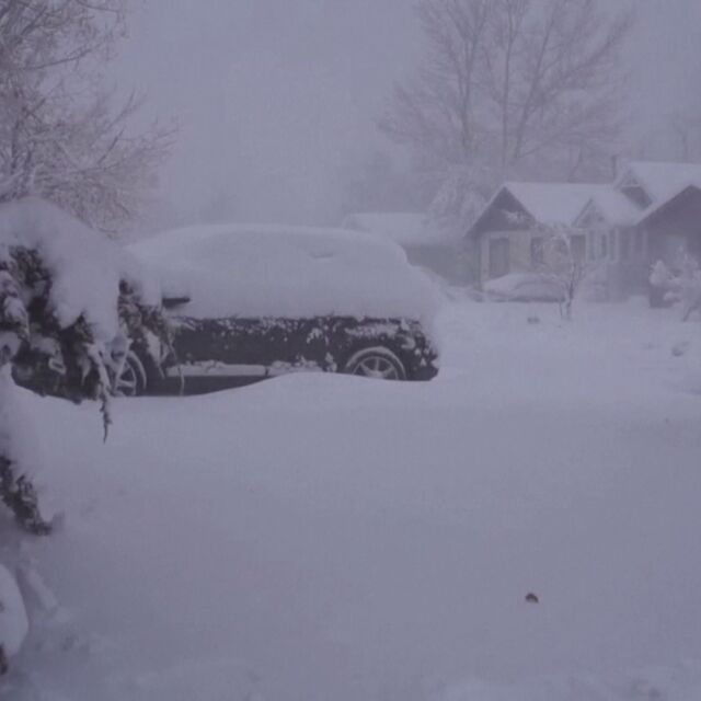 Заради снежна буря в САЩ: Стотици полети са отменени, над 30 000 къщи са без ток
