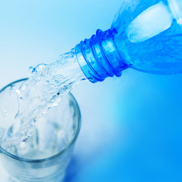 Най-малко пет деца са с чернодробна недостатъчност след пиене на алкална вода в САЩ