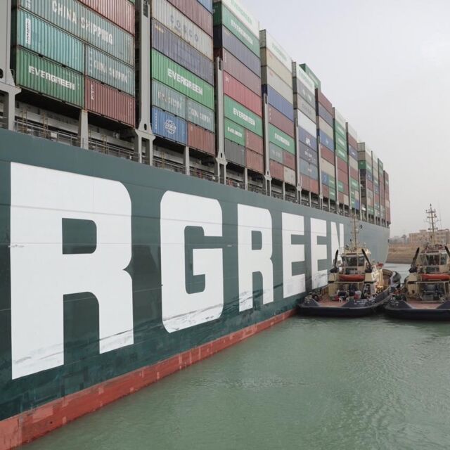 Контейнеровозът, който блокира Суецкия канал, беше освободен