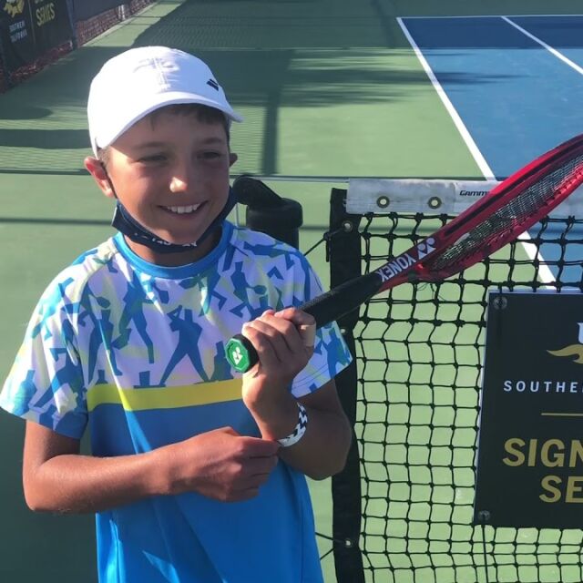 10-годишно българче смая света, играе тенис с два форхенда (ВИДЕО)